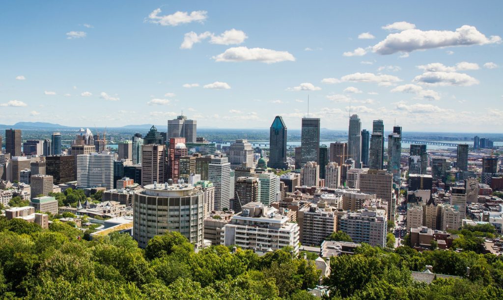 Travailleurs, étudiants, vous souhaitez vous installer au Québec ? Nous vous expliquons quel statut détenir et comment l'obtenir !