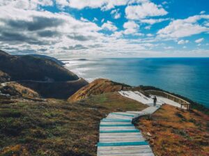 Le Canada est particulièrement réputé pour sa qualité de vie, c’est notamment pour cela que le pays attire tant de ressortissants étrangers chaque année. Mais cela a un coût, qui varie d’ailleurs d’une ville à l’autre !