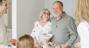 Les citoyens et résidents permanents peuvent parrainer certains membres de leurs famille proche pour qu'ils deviennent résidents permanents.