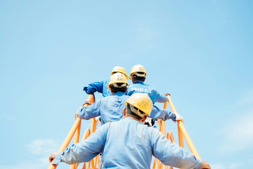 En réponse à leurs besoins de travailleurs, de plus en plus d’employeurs québécois envisagent la piste du recrutement à l’international.