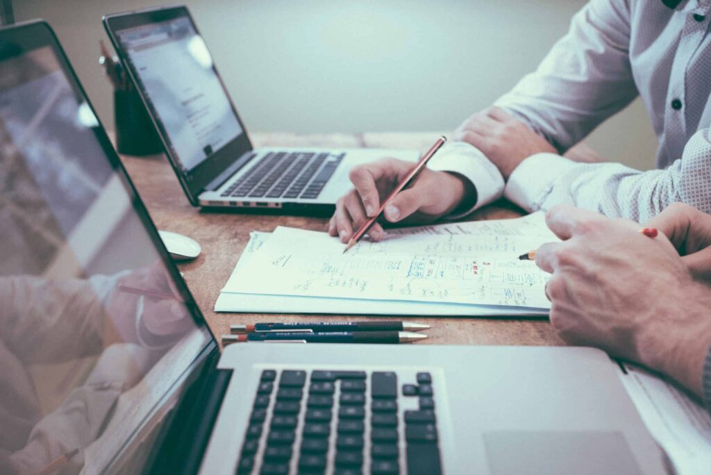 Recruiting internationally can be very interesting for some companies, but the processes and procedures can seem complicated. This can sometimes wrongly discourage employers! That’s why in this article, Immétis answers the most frequently asked questions by recruiters. C’est pourquoi, dans cet article, Immétis répond aux questions les plus fréquentes des recruteurs.
